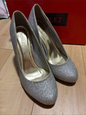 Silver Glitter Pointed Toe Pumps